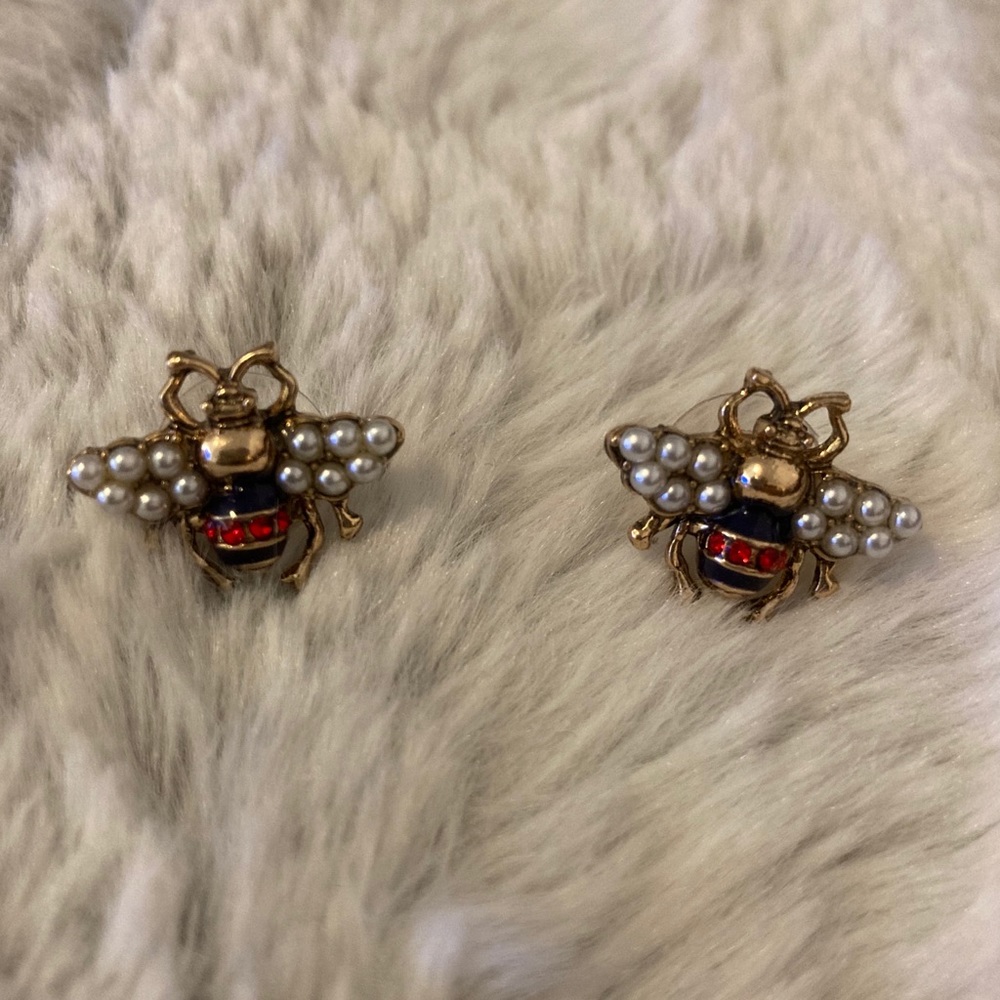Bee stud earrings